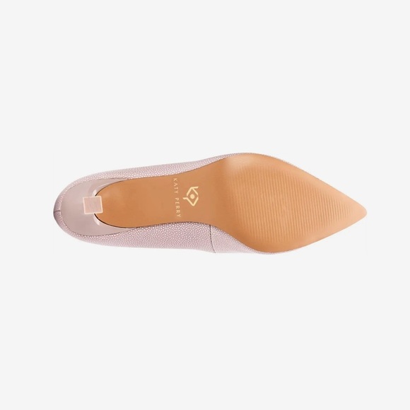 Katy Perry

The Golden Pump - Picture 3 of 11